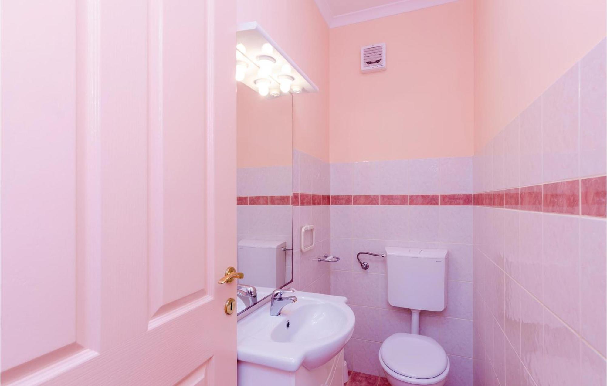 3 Bedroom Beautiful Apartment In โอราซัซ ภายนอก รูปภาพ