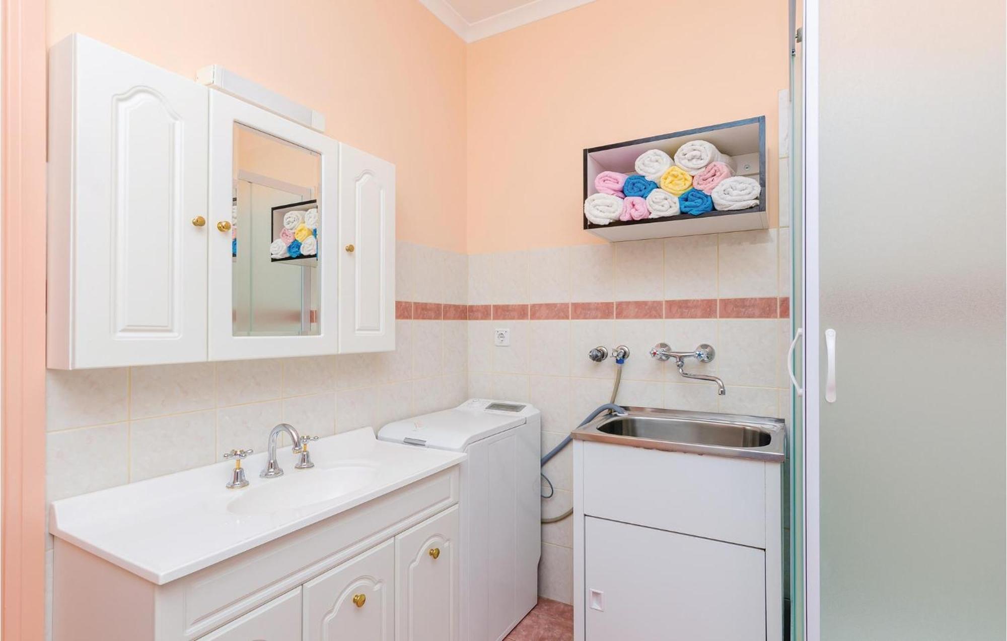 3 Bedroom Beautiful Apartment In โอราซัซ ภายนอก รูปภาพ