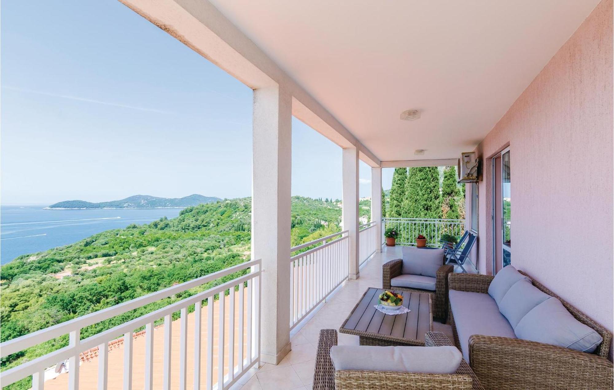 3 Bedroom Beautiful Apartment In โอราซัซ ภายนอก รูปภาพ