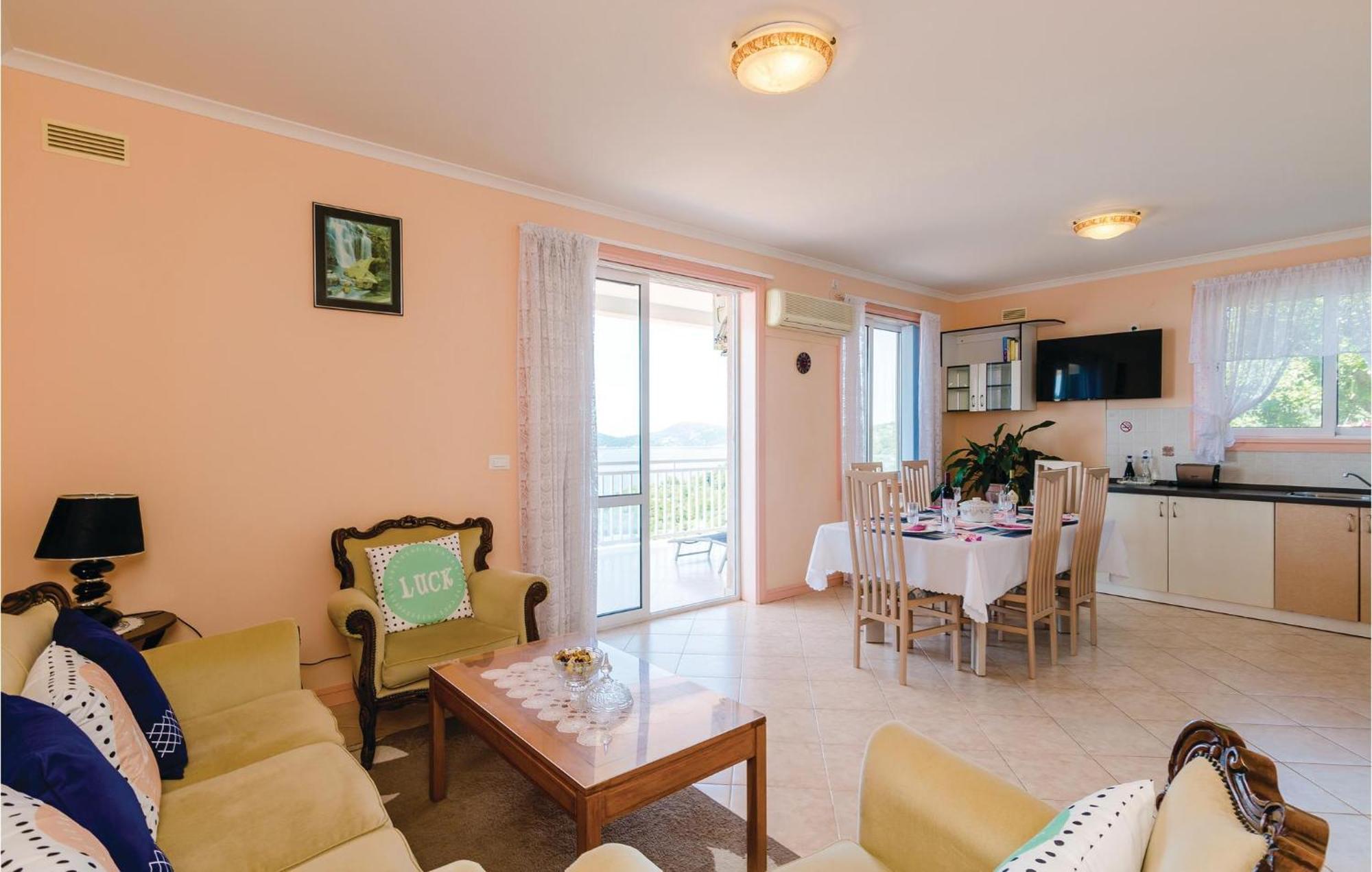 3 Bedroom Beautiful Apartment In โอราซัซ ภายนอก รูปภาพ