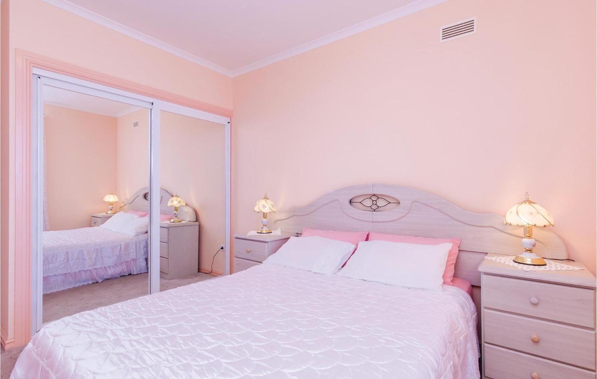 3 Bedroom Beautiful Apartment In โอราซัซ ภายนอก รูปภาพ